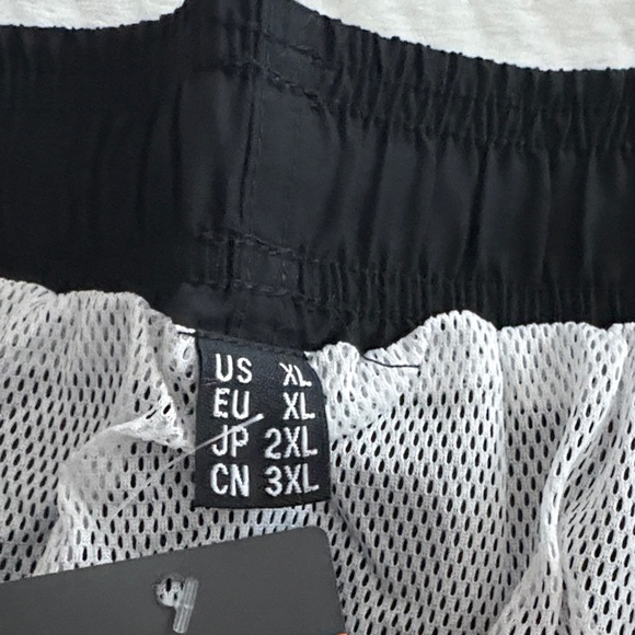 Vans Men's Athletic Shorts in Black with Orange Tie - Picture 2 of 4